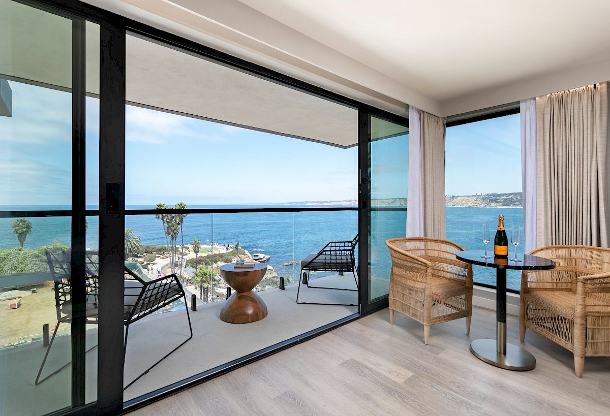 La Jolla Cove Hotel & Suites